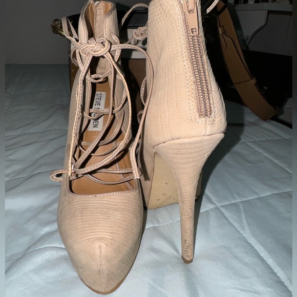 Steve Madden Lace up platform heel boot - Picture 5 of 6